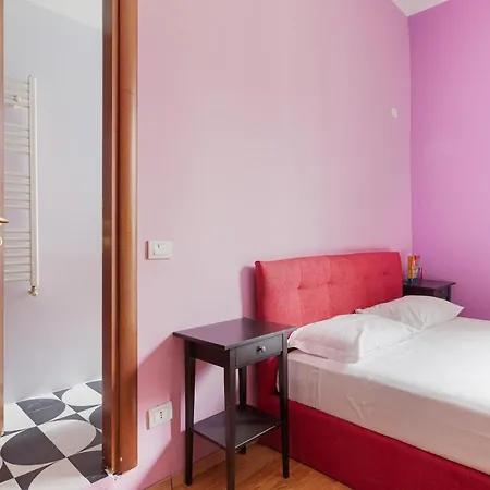 Viale Umbria Colorful Daire