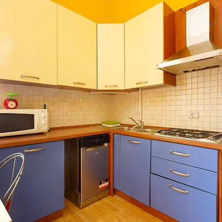 Viale Umbria Colorful Daire *