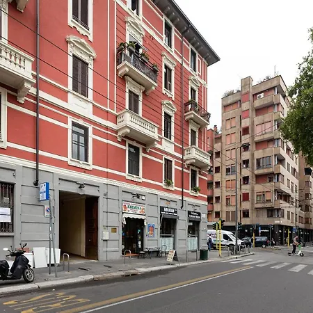 Viale Umbria Colorful Daire