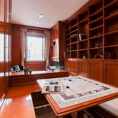 San Babila Apartment *