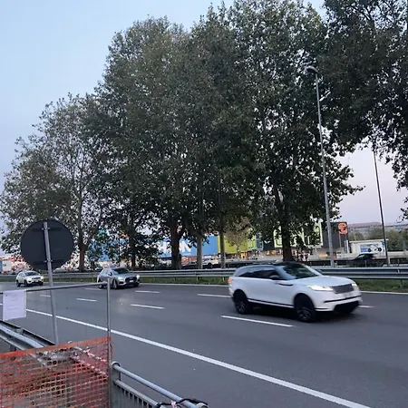 A Milano, 17 Minuti Dalla Stazione Centrale Fs Cinisello Balsamo Milán