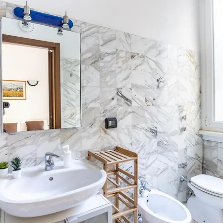 Stazione Centrale-repubblica In Centro Con Wifi Διαμέρισμα