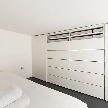 Guesthost - Cosy And Quiet In *