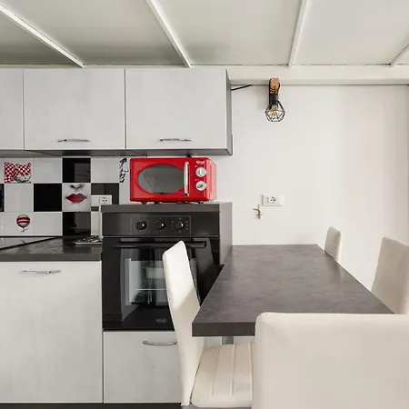 Guesthost - Cosy And Quiet In Apartman *