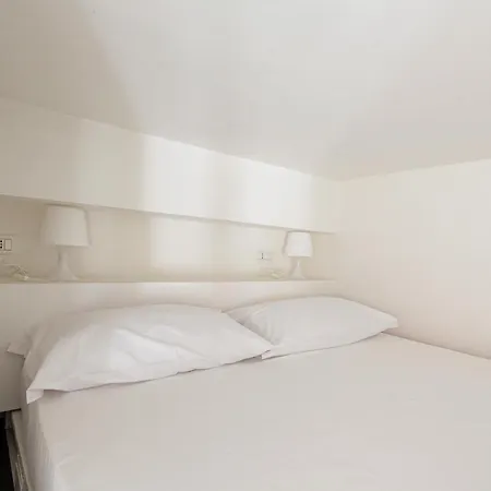 Guesthost - Cosy And Quiet In ميلان