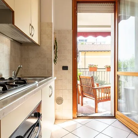 Casty Sweet - Mm3 Comasina Free Private Parking Mediolan