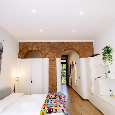 Apartment The Red Bricks - San Babila Area Milan