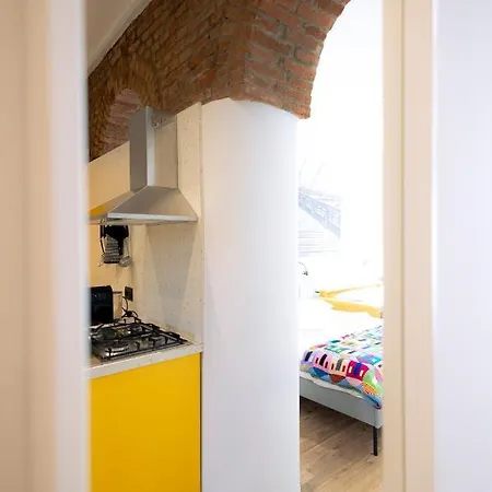 The Red Bricks - San Babila Area Apartment Milan