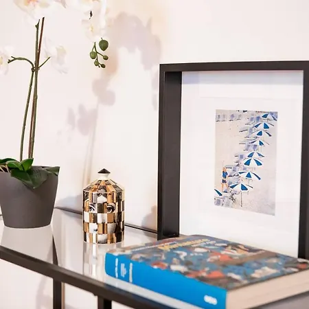 Delightful Shanti * ميلان