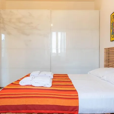 Guest Planet - Grazioso Bilocale Bande Nere M1 *