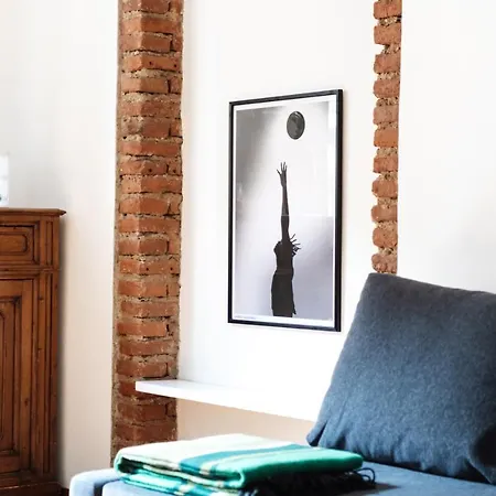 The Of Fame - Bosco Verticale View * Milánó