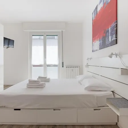 Cagnola Cozy With Balcony Daire *
