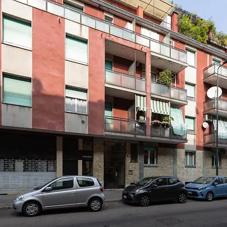Guesthost - Cagnola Cozy With Balcony * ミラノ