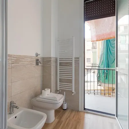 Cagnola Cozy With Balcony Daire *