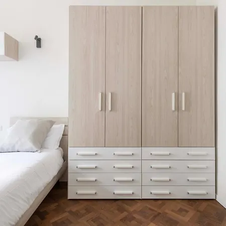 Voyager Apartment, Cozy And Fully Furnished, Top Neighborhood, To Experience The Authentic Milanese Lifestyle, By Houseinmilano