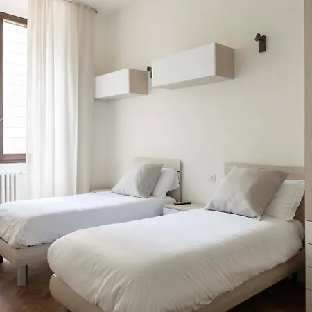 Voyager Apartment, Cozy And Fully Furnished, Top Neighborhood, To Experience The Authentic Milanese Lifestyle, By Houseinmilano * מילאנו