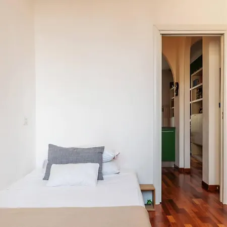 Lodi Flexyrent Wifi Aircon Apartment *