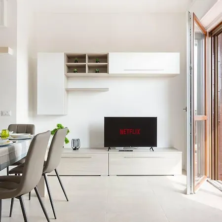 Moderno, Luminoso, Spazioso Con Vista Appartamento