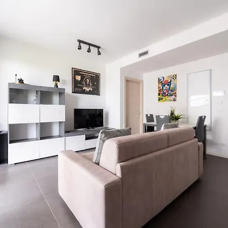 Apartman We - Uptown74 Bloom - *