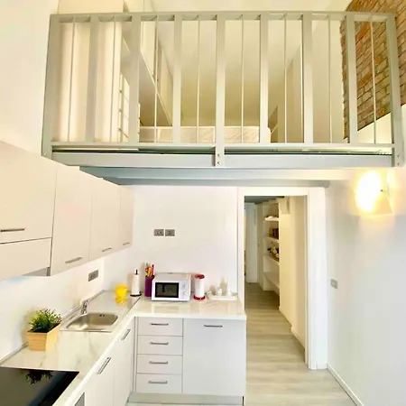 Loft Di Lusso - Metro E Centro Apartment *