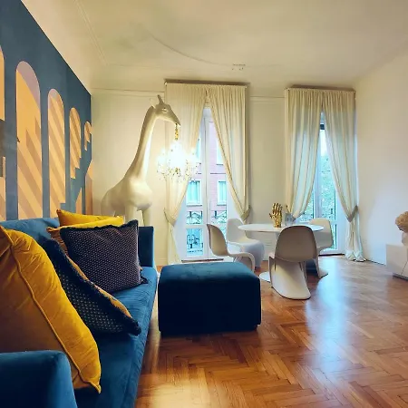 Luxury 2 Bedrooms And 2 Baths In Downtown With Ac, Wifi, Subway Aiport Conneted *