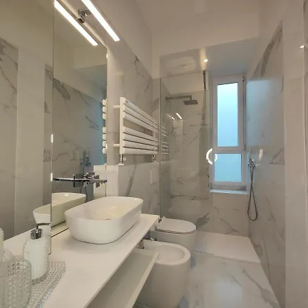 Apartament Luxury 2 Bedrooms And 2 Baths In Downtown With Ac, Wifi, Subway Aiport Conneted Mediolan