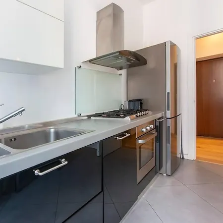 The Biggest And Coolest House In מילאנו