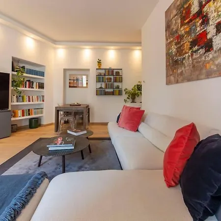 The Biggest And Coolest House In דירה *