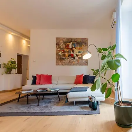 The Biggest And Coolest House In דירה *