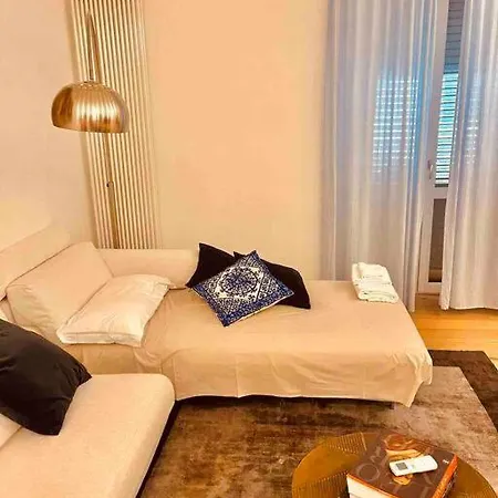דירה The Biggest And Coolest House In מילאנו