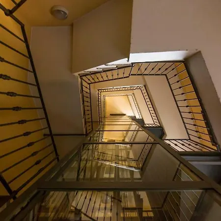The Biggest And Coolest House In דירה