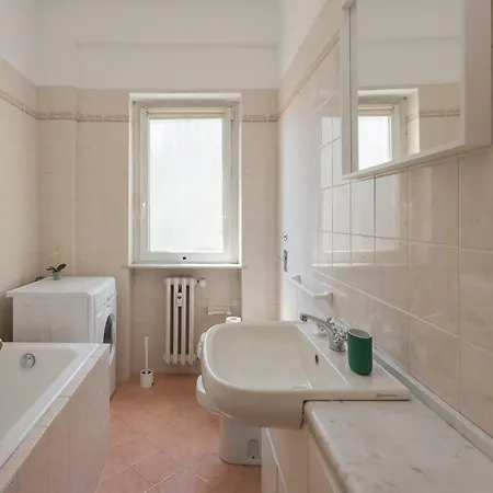 Youhosty - Zuretti42 Milánó