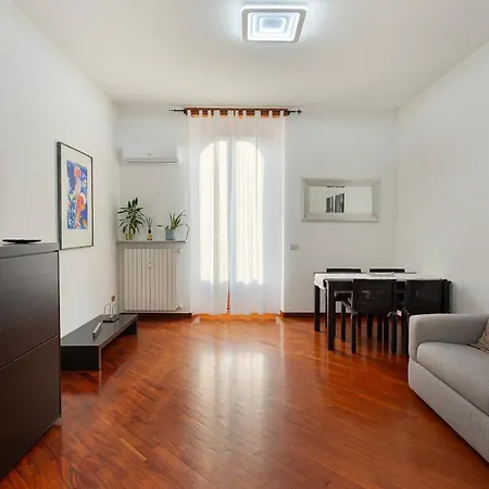 Flat In Citylife Near Metro! Apartament Mediolan