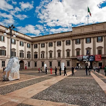 Duomo-san Babila-tribunale Wifi-netflix *