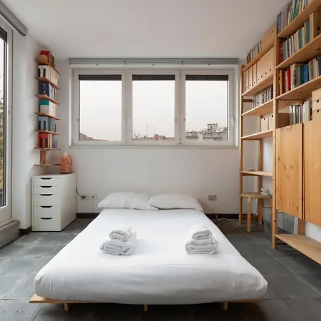 Guesthost - With Huge Terrace- Calvairate District