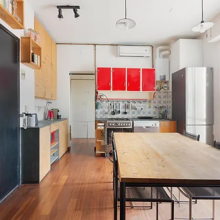 Guesthost - With Huge Terrace- Calvairate District Milano