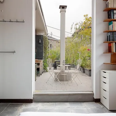 Guesthost - With Huge Terrace- Calvairate District Apartamento *