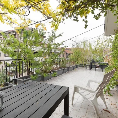 Guesthost - With Huge Terrace- Calvairate District *