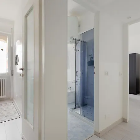 With Balcony -bisceglie Red Line Subway * ミラノ