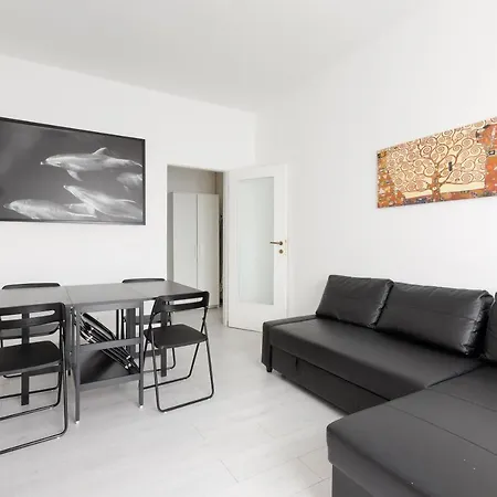 With Balcony -bisceglie Red Line Subway ミラノ