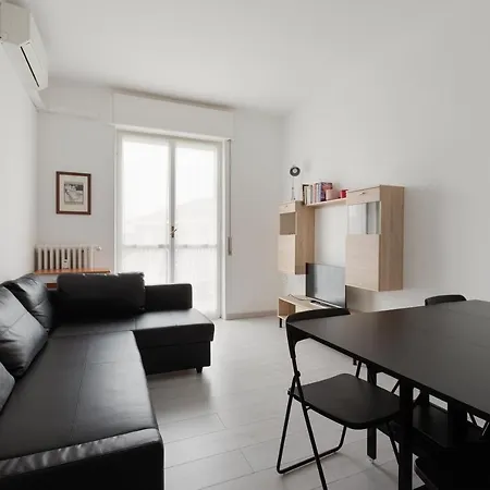 With Balcony -bisceglie Red Line Subway * ミラノ