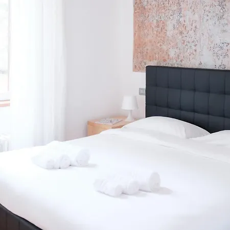 Mysa - Ampio Quartiere Isola, Apartmán
