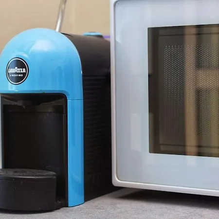 Sunny & Updated Flat With Panoramic View 50m From M4 Stop شقة *