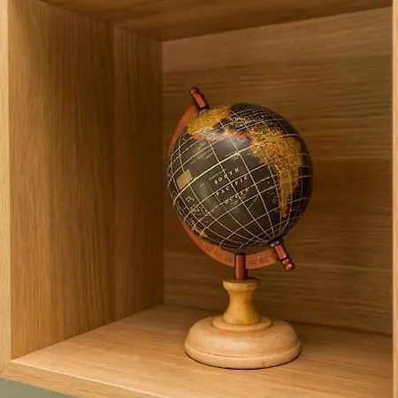 Charmy & Cozy Panoramic Flat 50m From M4 Stop Lägenhet