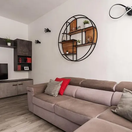 Nuovo Vicino Fondazione Prada