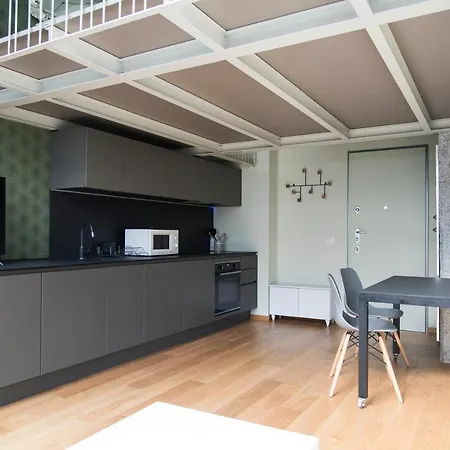 Youhosty - Lambro12 Apartman *