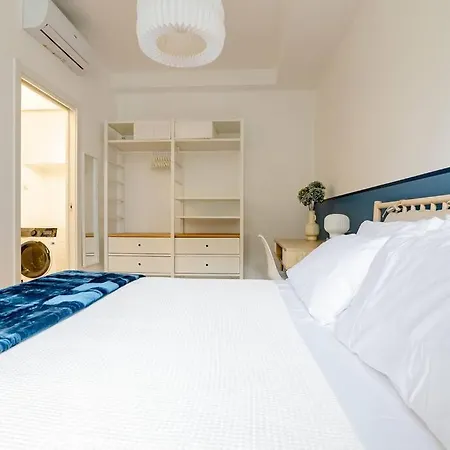 Luxury 1 Bedroom Apartment, Close To San Siro, Fiera And 10 Min Metro To Duomo Милан