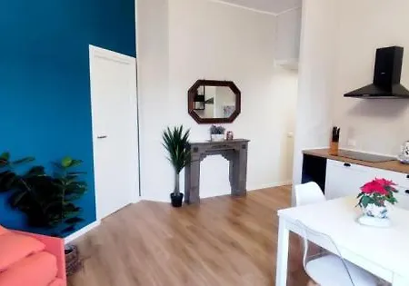 Kademy House-bright Top-floor 2-bedroom Short Walk To Station Daire Milano