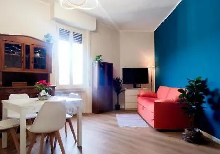 Kademy House-bright Top-floor 2-bedroom Short Walk To Station Milano