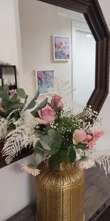 Kademy House-bright Top-floor 2-bedroom Short Walk To Station *